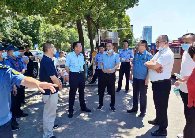 葉心林一行到九江汽車站開展交通執(zhí)法檢查