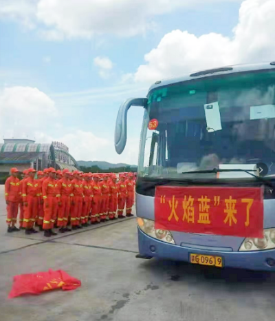 抗洪搶險 我們在行動 || 九江長運九客公司運送“火焰藍(lán)”馳援鄭州