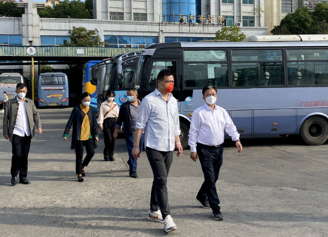 廬山管理局局長、廬山市市長王斌督導(dǎo)廬山市汽車站疫情防控工作