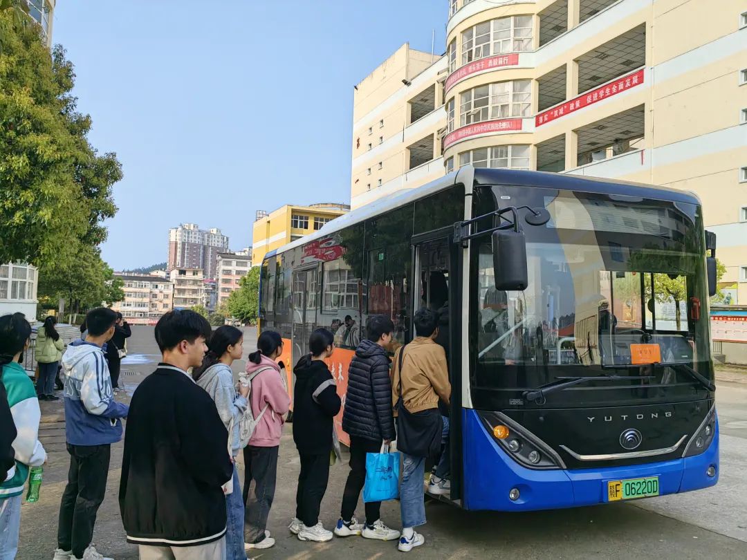 撫州長運：樂安分公司圓滿完成高三模擬考試包車業(yè)務(wù)