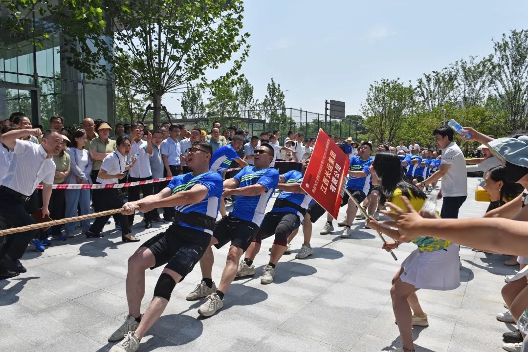 江西長運(yùn)參加南昌交投集團(tuán)拔河比賽首戰(zhàn)告捷  劉磊到場助威、占梁帶隊(duì)