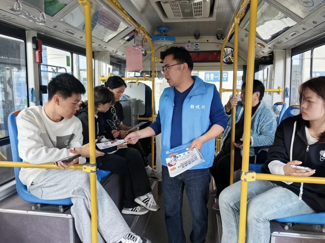 九江長運：共青校園直通車助力“清明”出行