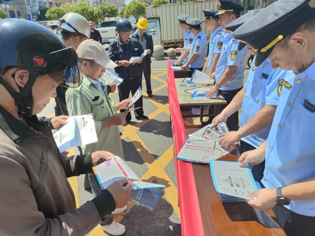 上饒汽運(yùn) 開展“保障公路暢通 服務(wù)人民出行”主題宣傳活動