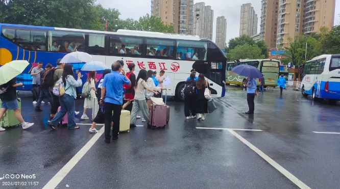 昌九鐵路受災停運 江西長運緊急轉(zhuǎn)運滯留旅客